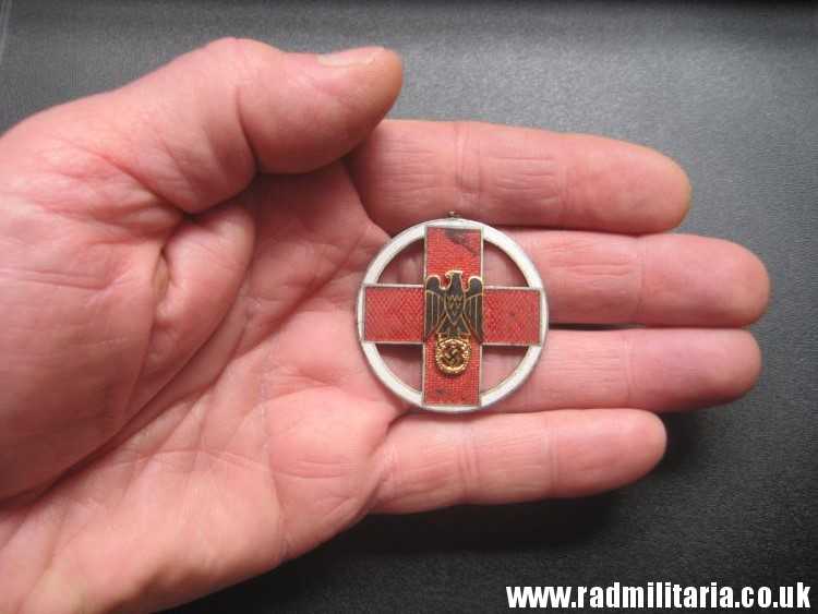& WW2 German Red Cross ENAMEL MEDAL Fur Verdienste um das DRK - genuine. - Image 12