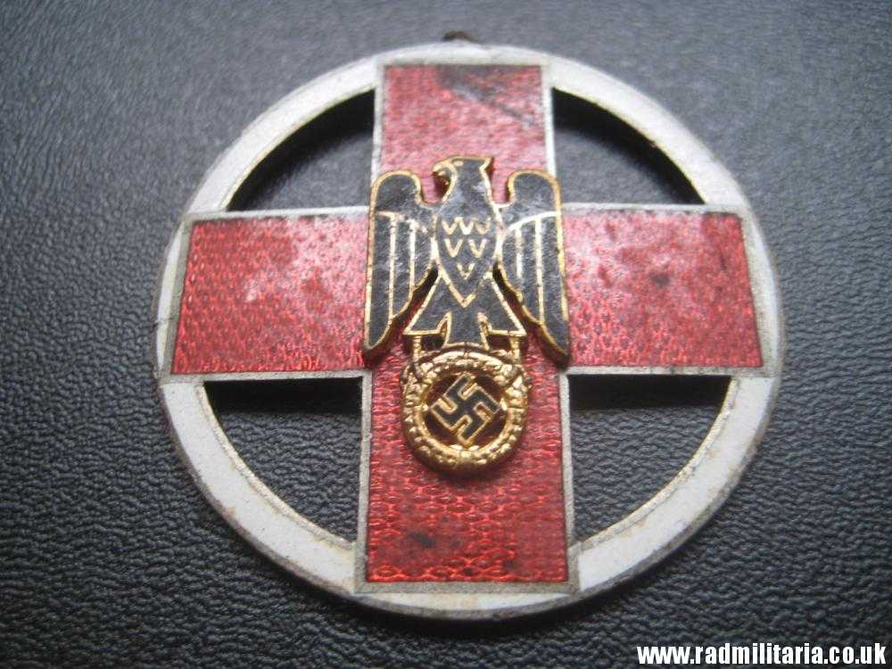 & WW2 German Red Cross ENAMEL MEDAL Fur Verdienste um das DRK - genuine. - Image 17