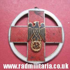 & WW2 German Red Cross ENAMEL MEDAL Fur Verdienste um das DRK - genuine.