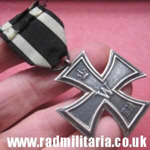 & original WW1 German IRON CROSS 2nd class in good condition NO maker marks - genuine !!