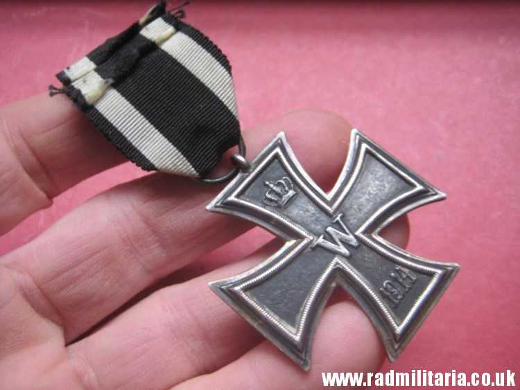 & original WW1 German IRON CROSS 2nd class in good condition NO maker marks - genuine !!