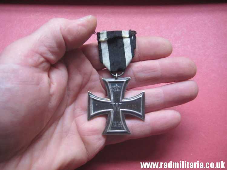 & original WW1 German IRON CROSS 2nd class in good condition NO maker marks - genuine !! - Image 7