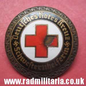 & WW2 German Red Cross ENAMEL BADGE/BROOCH - DRK Brosche Schwesternhelferin, Genuine.