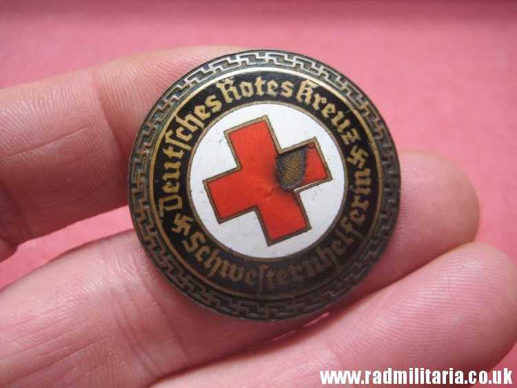 & WW2 German Red Cross ENAMEL BADGE/BROOCH - DRK Brosche Schwesternhelferin, Genuine. - Image 10