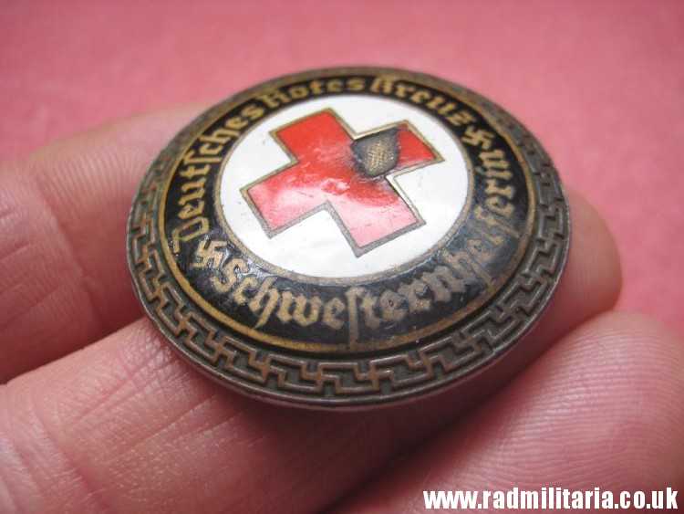 & WW2 German Red Cross ENAMEL BADGE/BROOCH - DRK Brosche Schwesternhelferin, Genuine. - Image 4