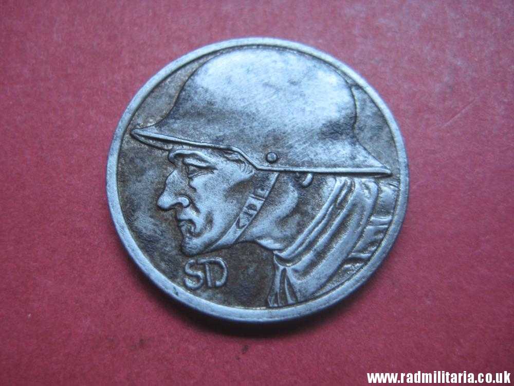 & ONE original German iron COIN from WW1: date 1918, German helmet. - Image 2