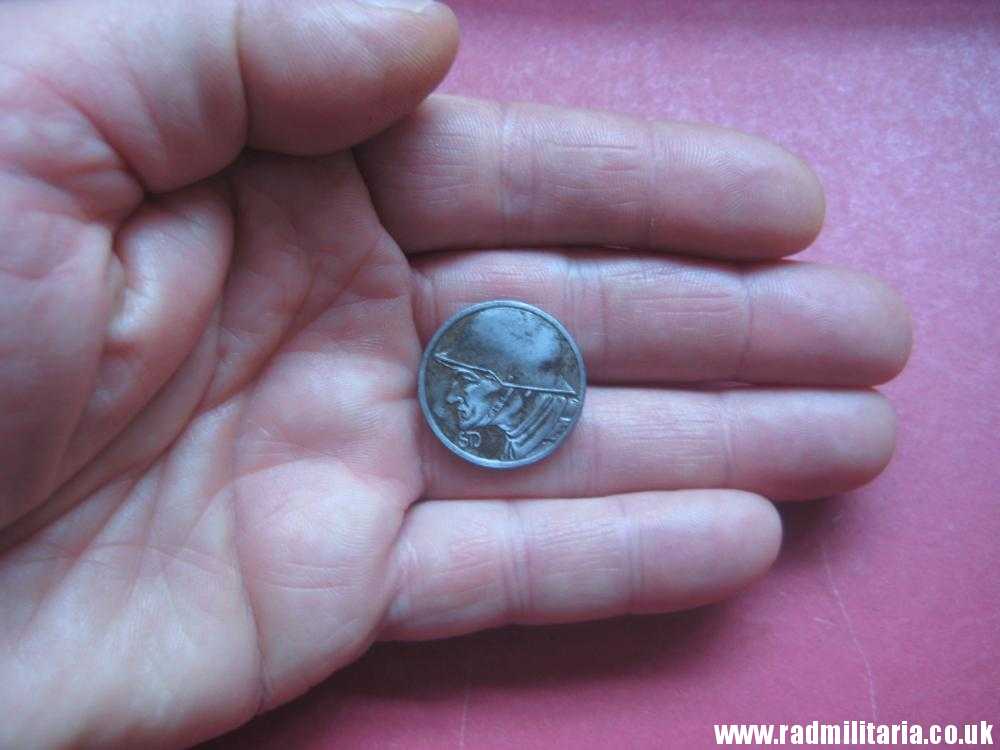 & ONE original German iron COIN from WW1: date 1918, German helmet. - Image 5