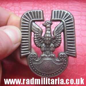 & post WW2 Polish EAGLE BADGE - metal Cap badge Polish Air Force - genuine.