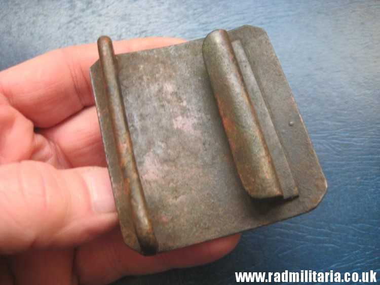 & unknown BELT BUCKLE made of brass - metal detecting find. - Image 3