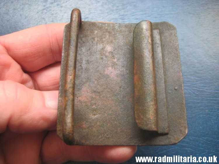 & unknown BELT BUCKLE made of brass - metal detecting find. - Image 5