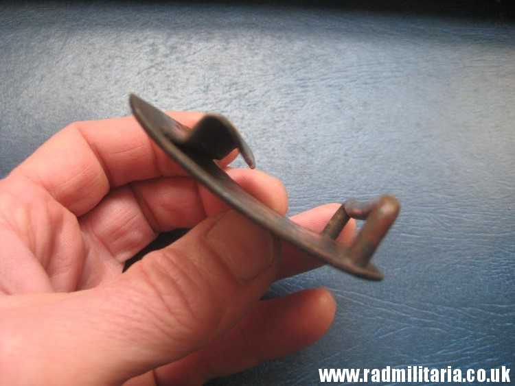 & unknown BELT BUCKLE made of brass - metal detecting find. - Image 9