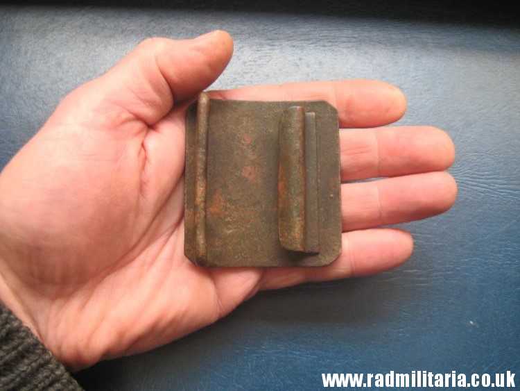 & unknown BELT BUCKLE made of brass - metal detecting find. - Image 12