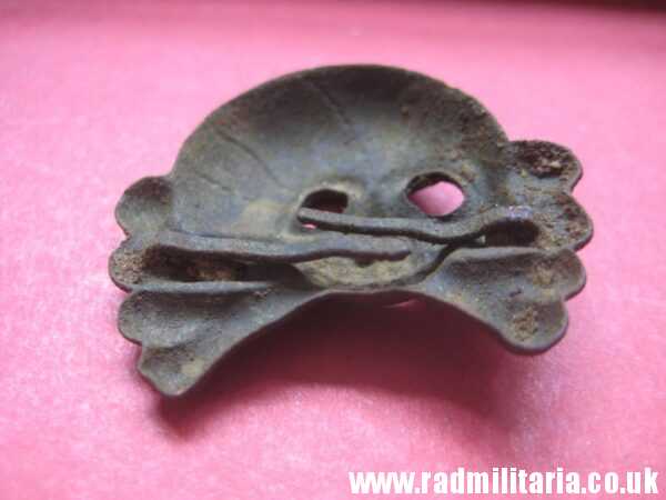 & WW2 original SS SKULL BADGE - DEATH HEAD Cap BADGE metal detecting 15 SS DIV. "LETTLAND" rare - Image 5