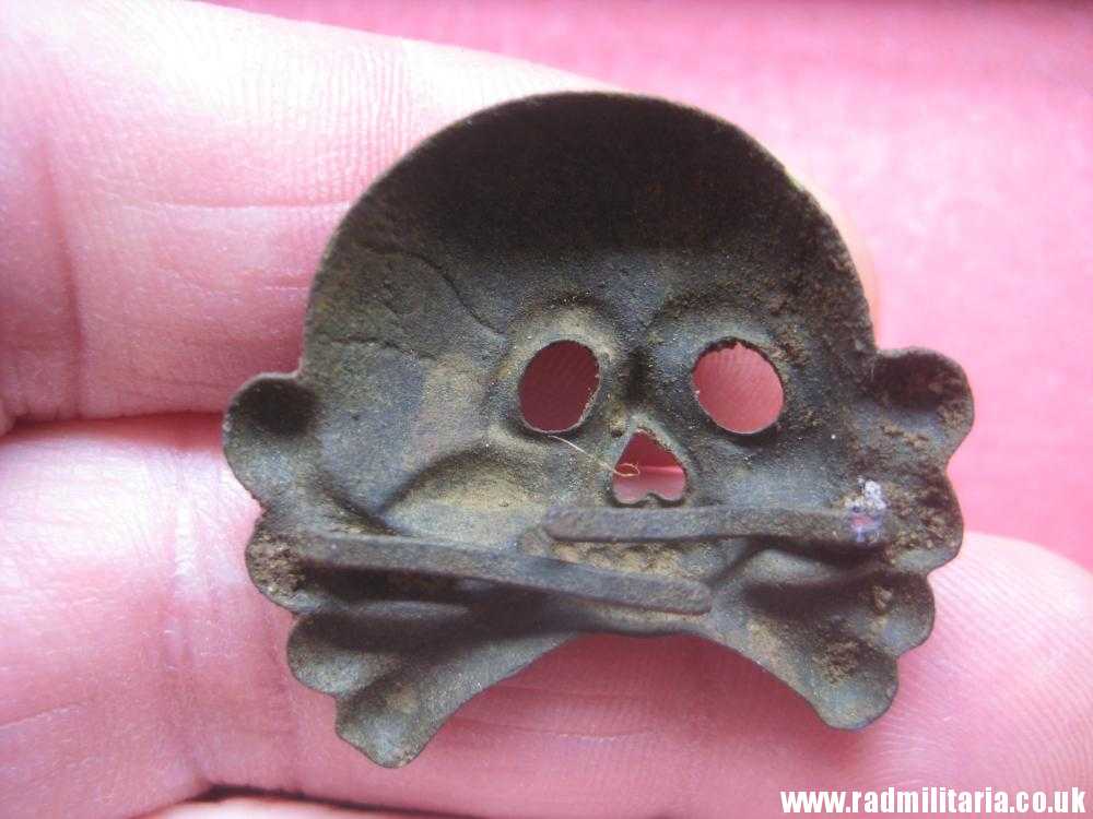& WW2 original SS SKULL BADGE - DEATH HEAD Cap BADGE metal detecting 15 SS DIV. "LETTLAND" rare - Image 7