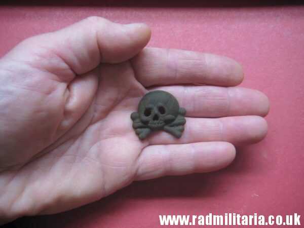 & WW2 original SS SKULL BADGE - DEATH HEAD Cap BADGE metal detecting 15 SS DIV. "LETTLAND" rare - Image 10