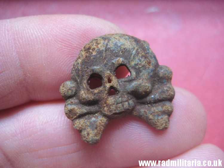 & WW2 original German zinc SKULL BADGE genuine Panzer Collar BADGE - metal detecting find. - Image 5