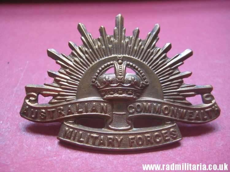 & WW1/WW2 Australian RISING SUN BADGE bronze Cap Badge, original !! - Image 2