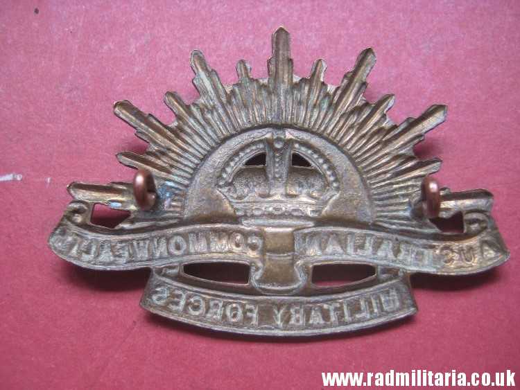 & WW1/WW2 Australian RISING SUN BADGE bronze Cap Badge, original !! - Image 3