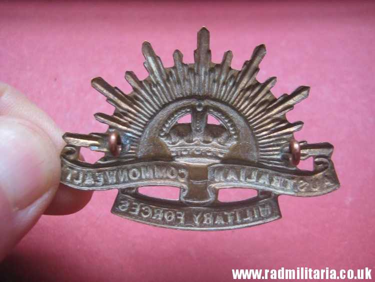 & WW1/WW2 Australian RISING SUN BADGE bronze Cap Badge, original !! - Image 9