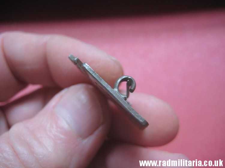 & WW2 Womens Voluntary Service Civil Defence original METAL BADGE - W.V.S - Image 9