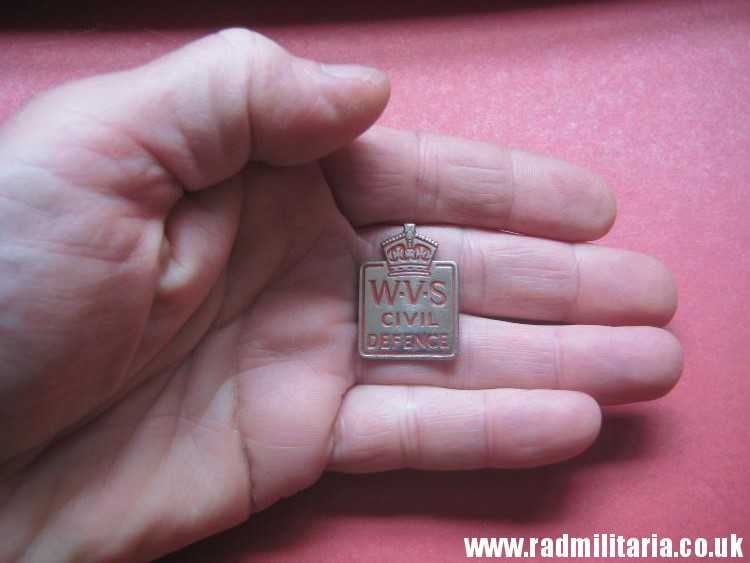 & WW2 Womens Voluntary Service Civil Defence original METAL BADGE - W.V.S - Image 6