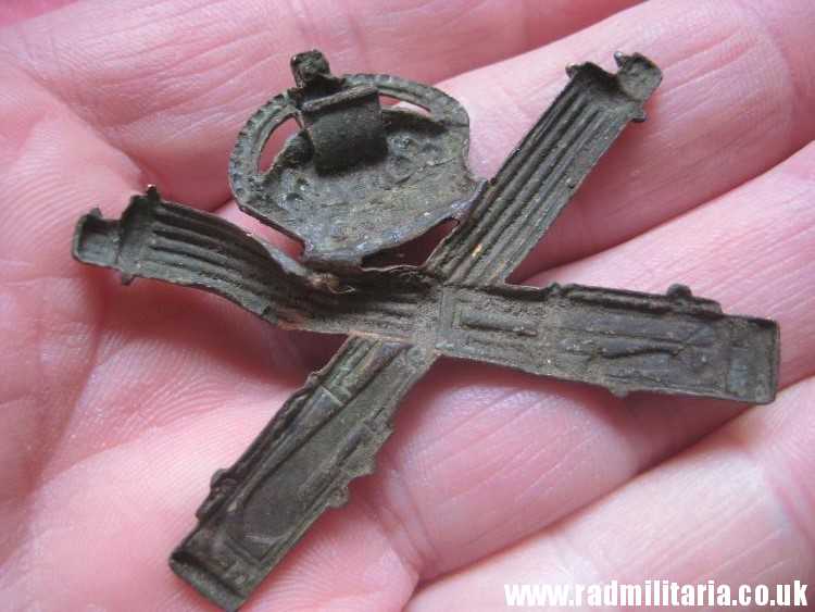 & WW1 British Machine Gun Corps CAP BADGE bronze BADGE - metal detecting find. - Image 8
