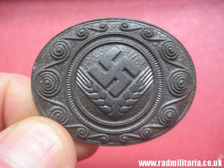 & WW2 original German BROCHE BADGE - RADWJ Broche. REICHSARBEITSDIENST. - Image 2