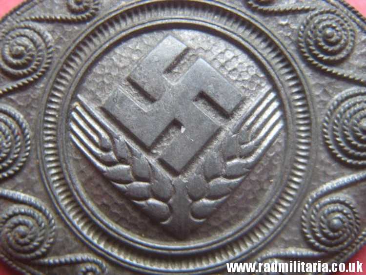 & WW2 original German BROCHE BADGE - RADWJ Broche. REICHSARBEITSDIENST. - Image 4