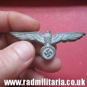 & WW2 original German Wehrmacht EAGLE CAP BADGE in good condition, no maker marks - zinc.