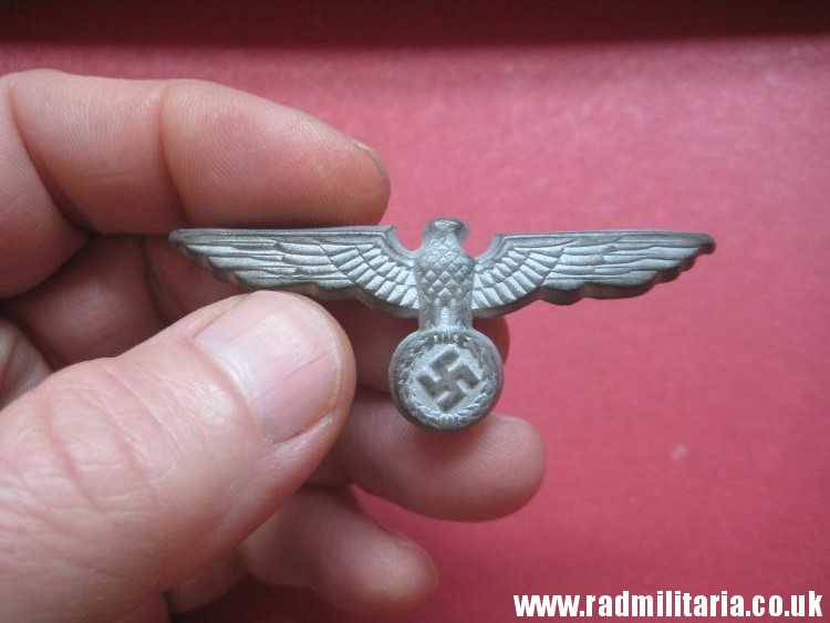 & WW2 original German Wehrmacht EAGLE CAP BADGE in good condition, no maker marks - zinc.