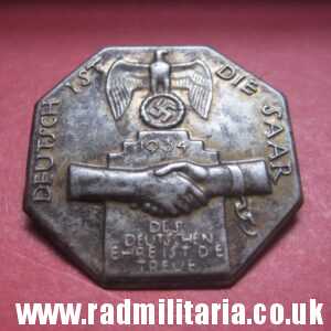 & original German TINNIE BADGE/Day Badge - DEUTSCH IST DIE SAAR 1934.