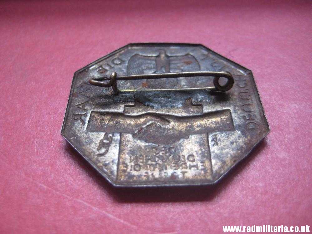 & original German TINNIE BADGE/Day Badge - DEUTSCH IST DIE SAAR 1934. - Image 6