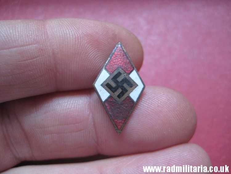 & WW2 GERMAN HJ MEMBERSHIP ENAMEL BADGE - HitlerJugend. RZM M1/78 Ges. Gesch. GENUINE ! - Image 4
