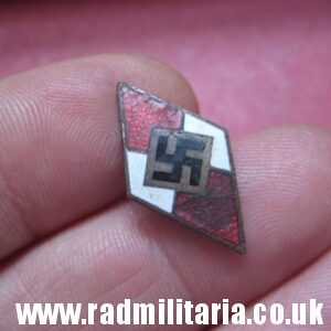 & WW2 GERMAN HJ MEMBERSHIP ENAMEL BADGE - HitlerJugend. RZM M1/78 Ges. Gesch. GENUINE !