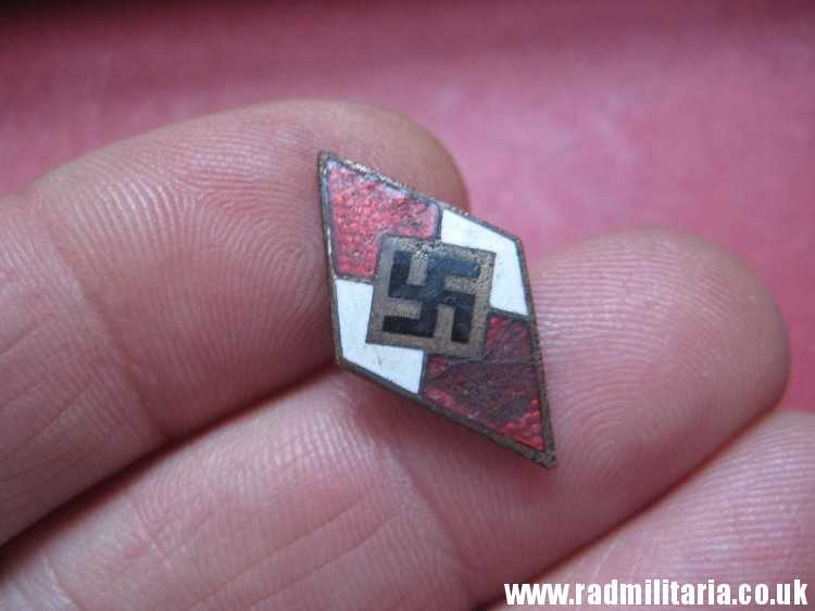 & WW2 GERMAN HJ MEMBERSHIP ENAMEL BADGE - HitlerJugend. RZM M1/78 Ges. Gesch. GENUINE !