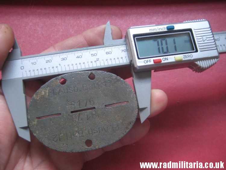 & original German Luftwaffe Batallion DOG TAG – ID DISC: Fl. Ausb. Batl.12 8176 - metal detecting find. - Image 15