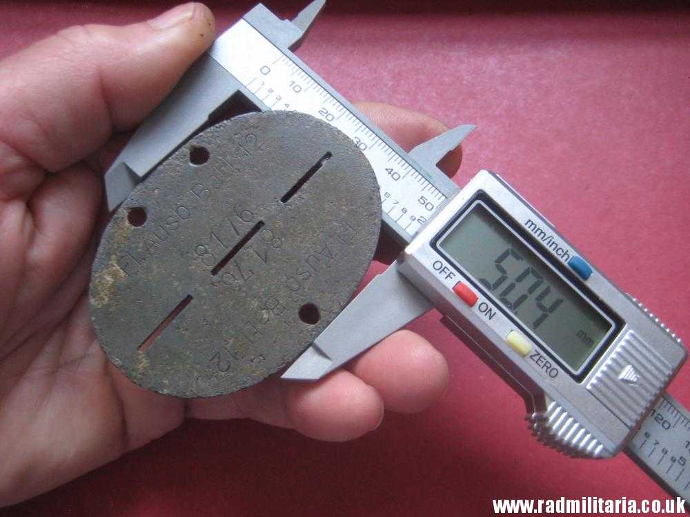 & original German Luftwaffe Batallion DOG TAG – ID DISC: Fl. Ausb. Batl.12 8176 - metal detecting find. - Image 7