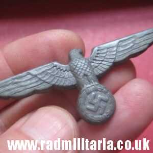 & WW2 original German Wehrmacht EAGLE CAP BADGE in good condition, no maker marks - zinc.