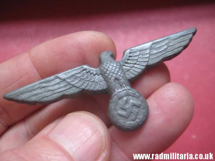 & WW2 original German Wehrmacht EAGLE CAP BADGE in good condition, no maker marks - zinc.