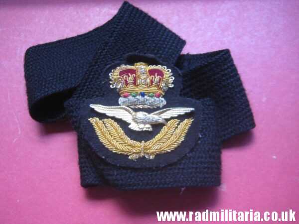 & post WW2 Royal Air Force CAP BADGE RAF original good quality BADGE with Queen;s Crown, genuine - Image 2
