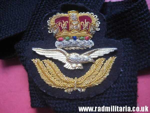 & post WW2 Royal Air Force CAP BADGE RAF original good quality BADGE with Queen;s Crown, genuine - Image 3
