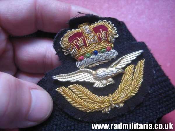 & post WW2 Royal Air Force CAP BADGE RAF original good quality BADGE with Queen;s Crown, genuine - Image 7
