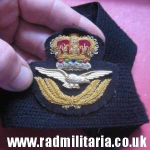 & post WW2 Royal Air Force CAP BADGE RAF original good quality BADGE with Queen;s Crown, genuine