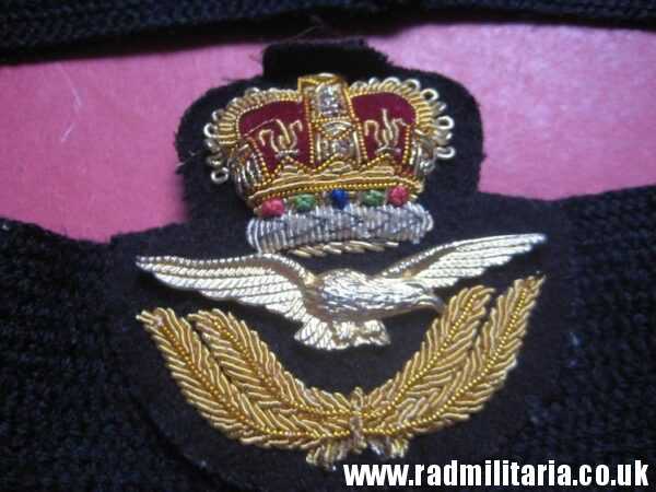 & post WW2 Royal Air Force CAP BADGE RAF original good quality BADGE with Queen;s Crown, genuine - Image 10