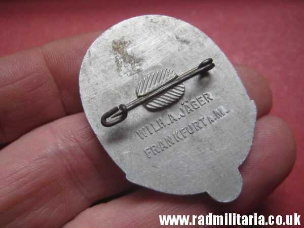 & WW2 original German TINNIE BADGE - Tag Der Arbeit 1935, maker: WILH. A. JAGER FRANKFURT A. M. - Image 3