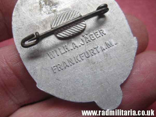 & WW2 original German TINNIE BADGE - Tag Der Arbeit 1935, maker: WILH. A. JAGER FRANKFURT A. M. - Image 5