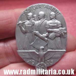 & WW2 original German TINNIE BADGE - Tag Der Arbeit 1935, maker: WILH. A. JAGER FRANKFURT A. M.