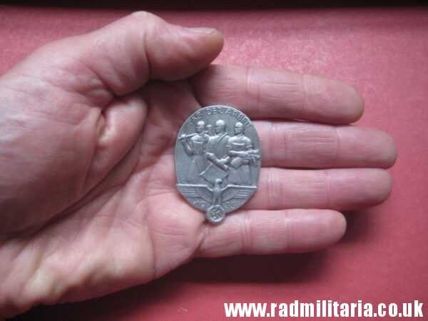 & WW2 original German TINNIE BADGE - Tag Der Arbeit 1935, maker: WILH. A. JAGER FRANKFURT A. M. - Image 8