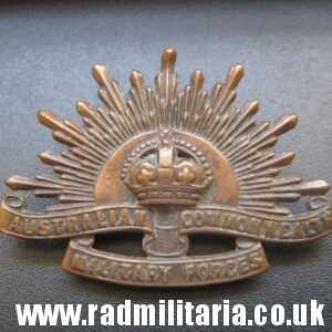 & WW1 Australian RISING SUN BADGE Cap Badge, marked: Stokes Melb. original !!