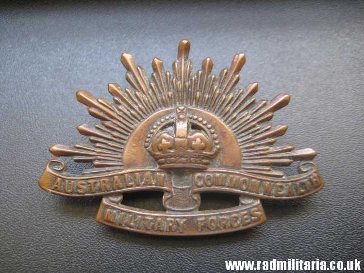 & WW1 Australian RISING SUN BADGE Cap Badge, marked: Stokes Melb. original !!
